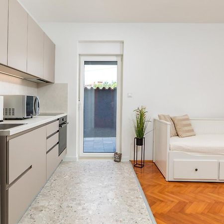Apartment Tesic Close To The Sea With Shared 4Xbicycles 法扎纳 外观 照片