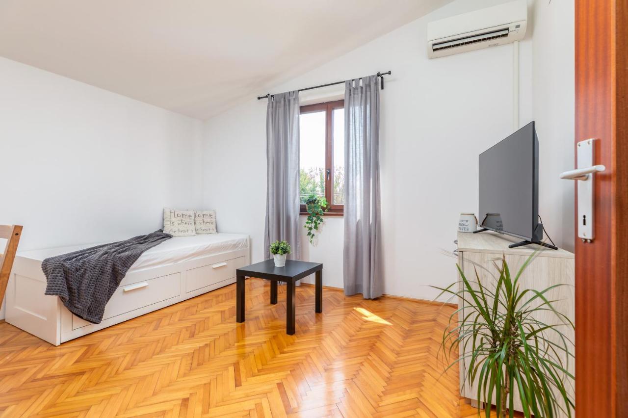 Apartment Tesic Close To The Sea With Shared 4Xbicycles 法扎纳 外观 照片