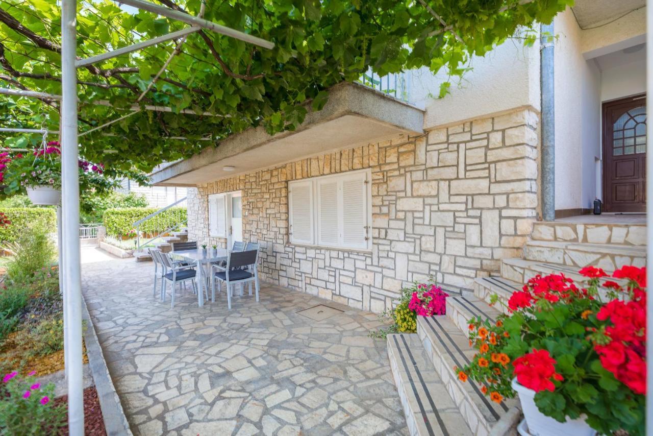 Apartment Tesic Close To The Sea With Shared 4Xbicycles 法扎纳 外观 照片