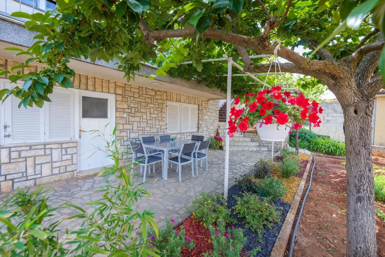Apartment Tesic Close To The Sea With Shared 4Xbicycles 法扎纳 外观 照片