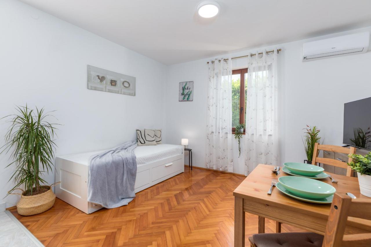 Apartment Tesic Close To The Sea With Shared 4Xbicycles 法扎纳 外观 照片